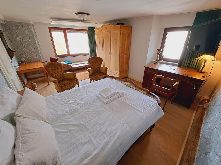Haus Moselwald - 3 Bedrooms Enkirch Eksteriør bilde